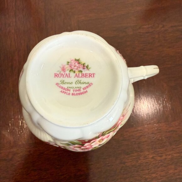 Royal Albert Bone China Blossom Time Series Apple Blossom Tea Cup & Saucer Set - Picture 5 of 8